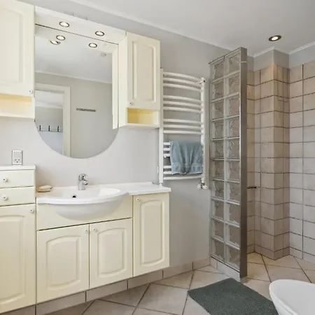 Holiday home Beautiful In With Kitchen