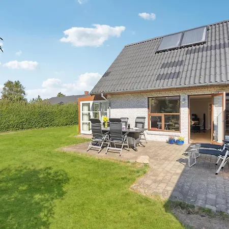 3 Bedroom Awesome In * Nørre Nebel