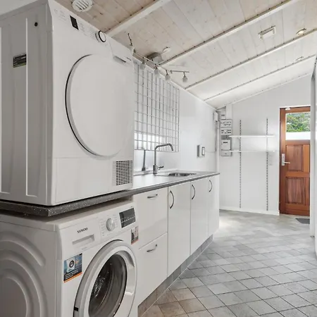 3 Bedroom Awesome In Prázdninový dům Nørre Nebel