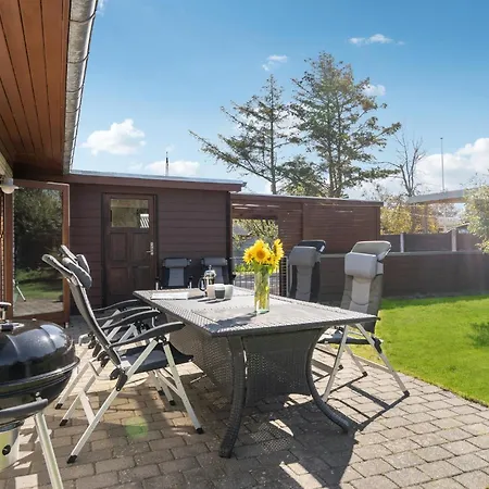 Prázdninový dům 3 Bedroom Awesome In *