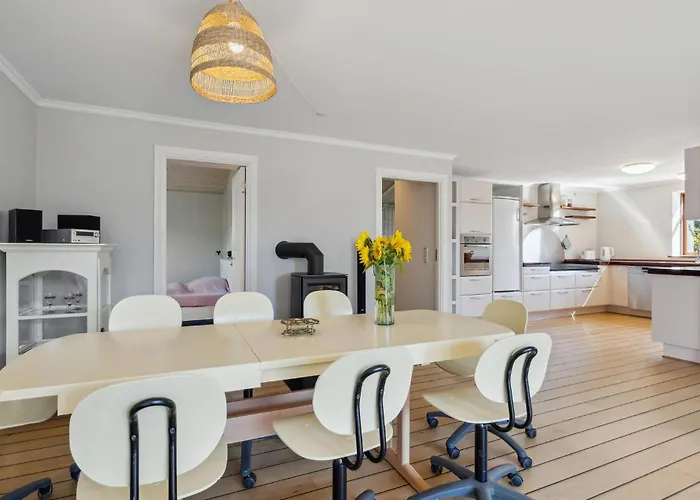 3 Bedroom Awesome In 別荘 *