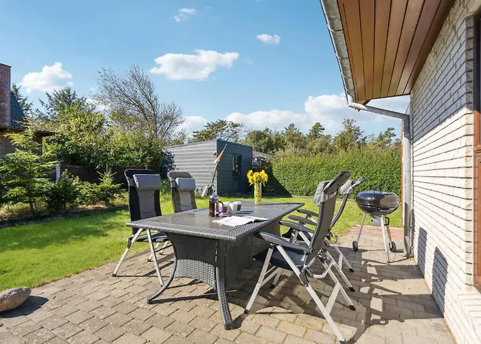 3 Bedroom Awesome In * Nørre Nebel