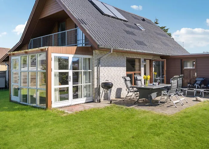 3 Bedroom Awesome In * Nørre Nebel